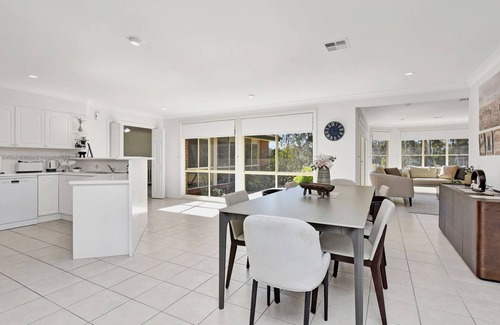 Lovedale House | Home Among the Gum Trees - Lovedale. Central to wineries and wedding venues
