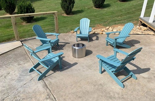 Bean Station Apartment | Home Away From Home! Conveniently Located 2 Bedroom Apartment-Close to Lake!