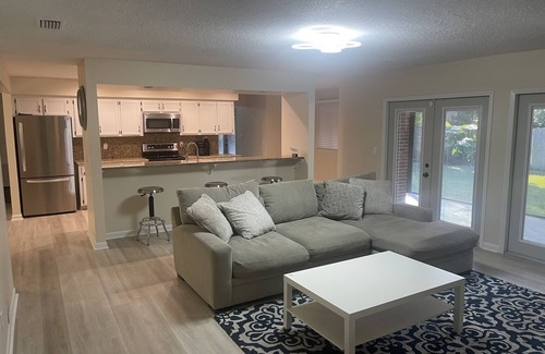 Jacksonville House | Home Away from Home! Close to Everything! JU only 5 Mins Away!