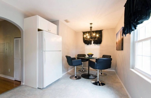 Crescent Lake House | Home away from home, close to downtown.