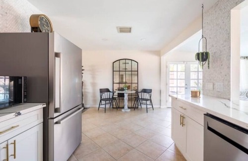East Hemet House | Home away from Home! By WearehomeIE