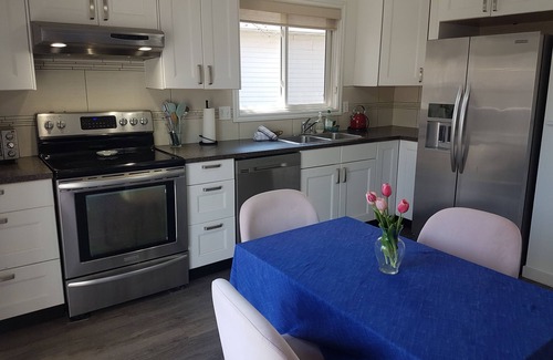 Beaumont House | Home Away From Home - Close to YEG Airport