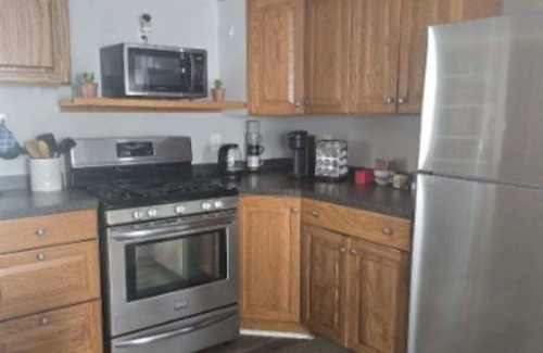 Oberlin Cottage | Home Away From Home - Cozy Stay Near College