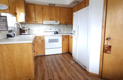 Russian Jack Park House | Home Away from home, fully/equipped, nearJBER, private parking <4 miles Downtown