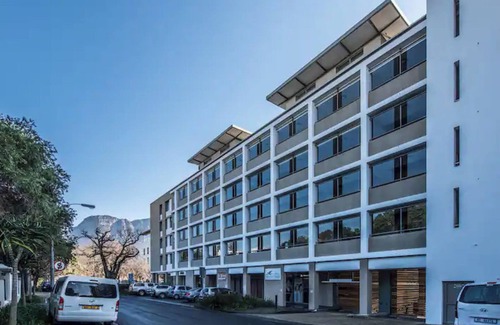 Claremont Apartment | Home away from home in Africas most sought after city