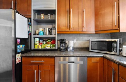 Southeast Calgary Apartment | Home Away From Home » Pet Friendly » Work Space