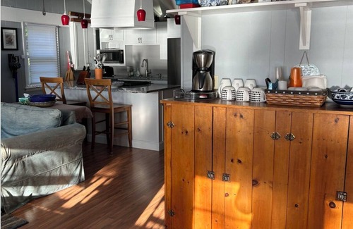 Willsboro Cottage | Home away from home with private beach-new owners!
