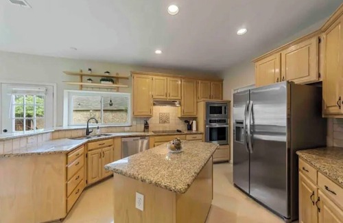 Valley Ranch House | Home away from home with big private fenced backyard