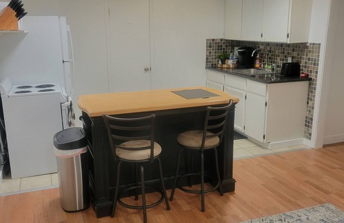 Ogden Apartment | Home Away Studio Basement Apartment w/Hideabed