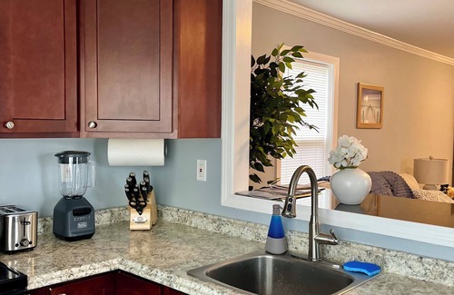 Warwick House | Home by Oakland Beach & Airport