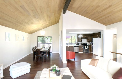 Bridle Trails House | 🍿🎦 Home Cinema, Sandy Beaches, Hiking Trails, Parks