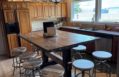 St. Anthony House | Home Closest to SAND DUNES ▪︎ Near West Yellowstone