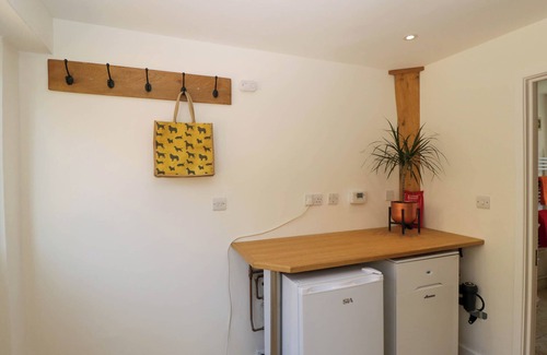 Todenham Cottage | HOME FARM BARN, pet friendly, with a garden in Moreton-In-Marsh