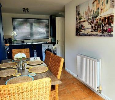 Sheffield House | Home from Home 3 bed,2 bath house with garden&parking near centre&tram stop