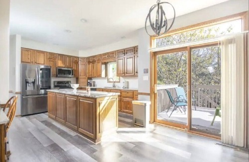 Clive House | Home in Clive, GREAT location, cozy, spacious, private, 5BR & hot tub!