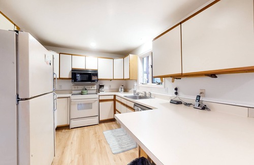Lagoon Heights House | Home in Peaceful Wooded Neighborhood w/High-Speed WiFi, Washer/Dryer, Gas Grill
