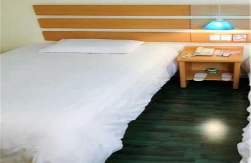 Zhonggulou Hotel | Home Inn Chongqing Wanzhou Dianbao Road Wanda Plaza