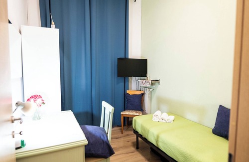 Centro Storico Bed & Breakfast | HOME Joséphine, a stone's throw from the Palace, Garden,parking,Kitchen,
