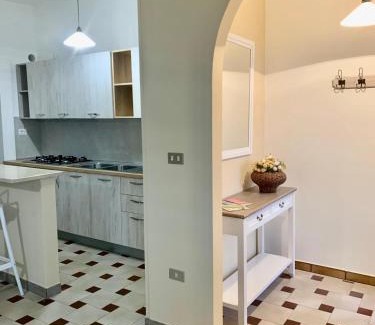 Torre San Giovanni Apartment | Home La Casa Gialla vicino le spiagge sabbiose