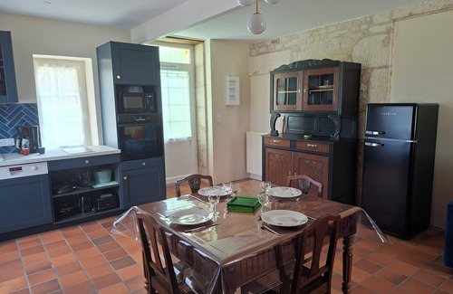 Lucon House | Home-made Glycine for 4 people