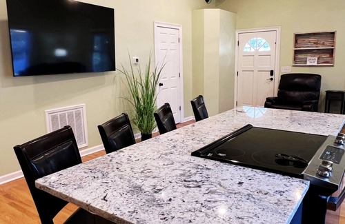 Columbia House | Home Near USC, Perfect for Families & Graduations - Deja Blues