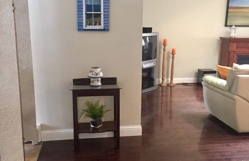 Charlottetown House | Home on Edinburgh with 4 Bedrooms and 3 full Bathrooms