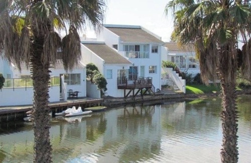 Marina da Gama House | Home on the waterway of the Marina da Gama