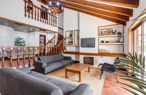 Quarteira Villa | Home Out Vila do Lince - 8 Ensuite, Heated Pool & Gym - Marina Vilamoura