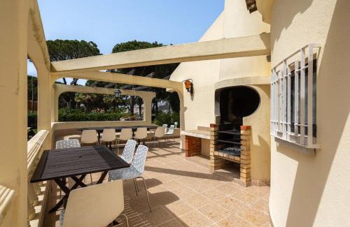 Quarteira Villa | Home Out Vila do Lince - 8 Ensuite, Heated Pool & Gym - Marina Vilamoura