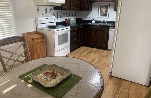 Northeast Anchorage House | Home-Pet/Cannabis OK