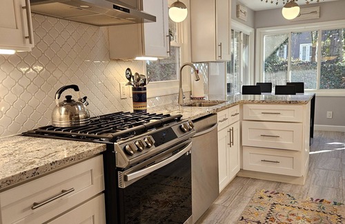Royal Pines House | Home So Sweet! Space for 8-10 ADD a cottage next door sleeps 4 more. #878525