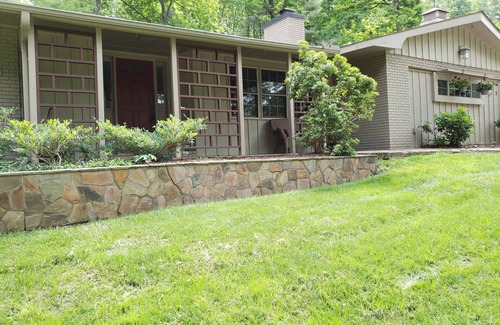 Royal Pines House | Home So Sweet! Space for 8-10 ADD a cottage next door sleeps 4 more. #878525