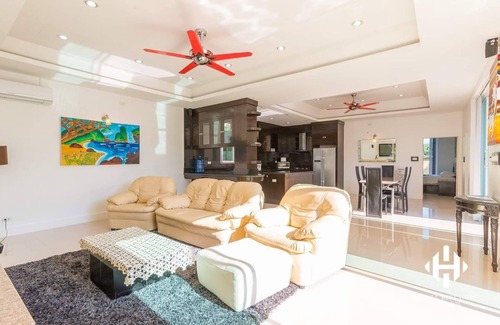Thep Kasattri Villa | HOME STAY LUXURY VILLA WITH POOL