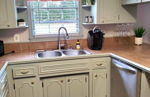 Greer House | Home Sweet Greer near Airport BMW & Downtown