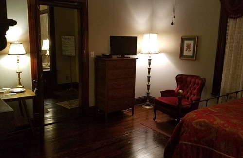 Paris Bed & Breakfast | Home Sweet Home Bed & Breakfast