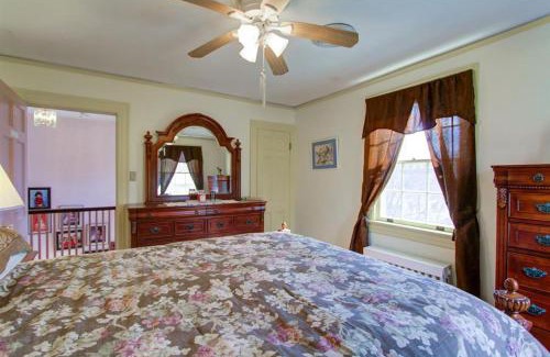 Lynchburg House | Home Sweet Home, Suite #2, near Liberty University, and Lynchburg Hospital, Deluxe Queen Size Bedroom