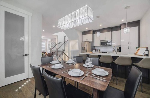 Richmond House | Home Theater with AC, Dual Master Suites, BBQ