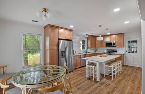 Leesville House | Home w/Dock, SUPs, Kayaks, Arcades, Ping-Pong
