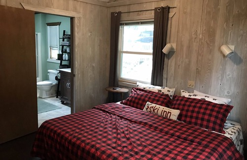 Wilmington House | Home with an incredible view of the valley and close to Mount Snow!