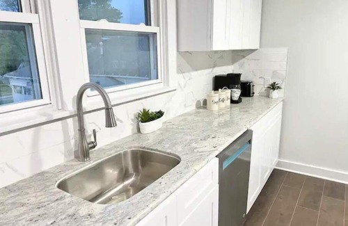 Prospect Hill Historic District House | Home with King Bed Near UCONN & ECSU & Hospital