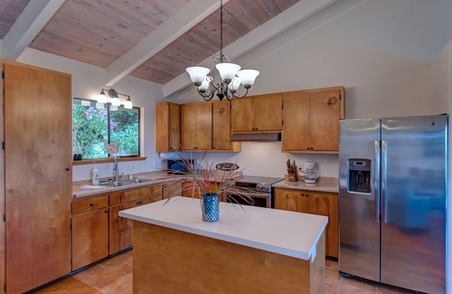 Papaaloa House | Home with Ocean Views Along the Hamakua Coast
