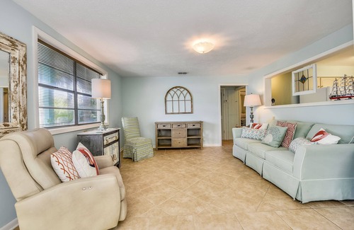 Bid-a-wee Beach House | 🐬Home with PRIVATE BEACH access! BOOK NOW! *Free Activities!*🐬
