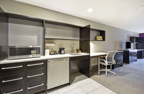 Waldron Hotel | Home2 Suites by Hilton KCI Airport