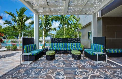 Naples Hotel | Home2 Suites By Hilton Naples I-75 Pine Ridge Road