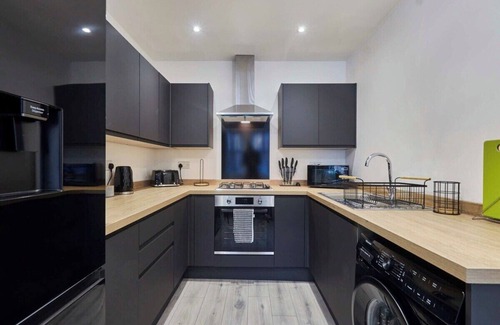 Leeds House | Homebird Property - Salisbury House