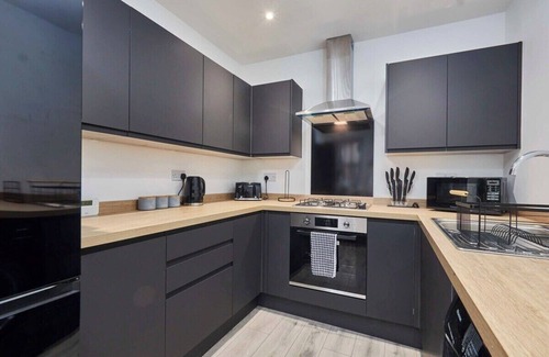 Leeds House | Homebird Property - Salisbury House
