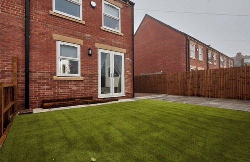 Leeds House | Homebird Property - Salisbury House