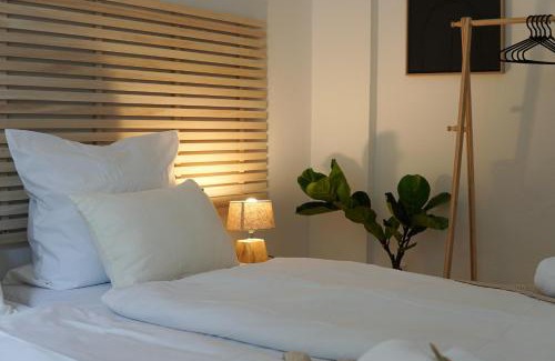 Frohnhausen Apartment | HOMEFY BALCONY APARTMENT - up to 4 people - close to fair - free parking