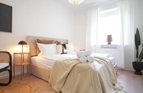 Frohnhausen Apartment | HOMEFY BALCONY APARTMENT - up to 4 people - close to fair - free parking