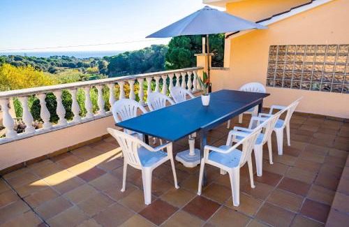 Sant Cebria de Vallalta Apartment | HomeHolidaysRentals Aube